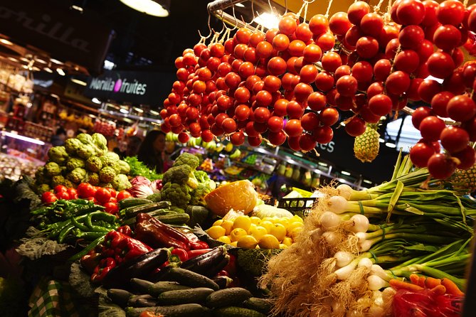 Interactive Paella & Market: Bottomless Wine & Rambla Views - Shopping for ingredients with Juan, Sonia, and the team