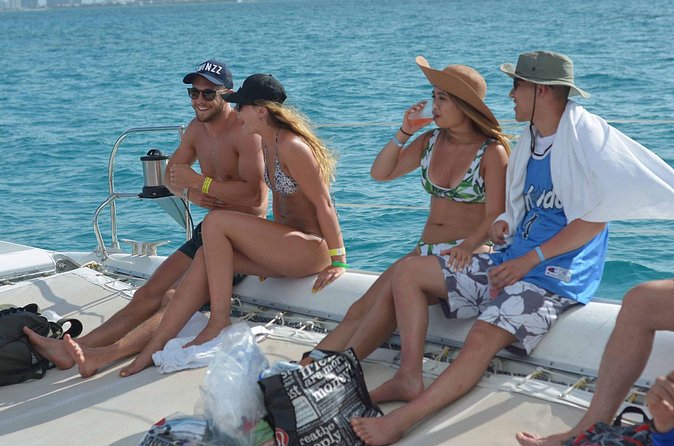 Isla Mujeres Basic Trip with Snorkel and Open Bar - One hour at Playa Norte