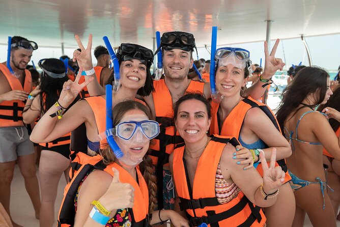 Isla Mujeres Catamaran from Cancun with Open bar and lunch - Lunch and beach-club time
