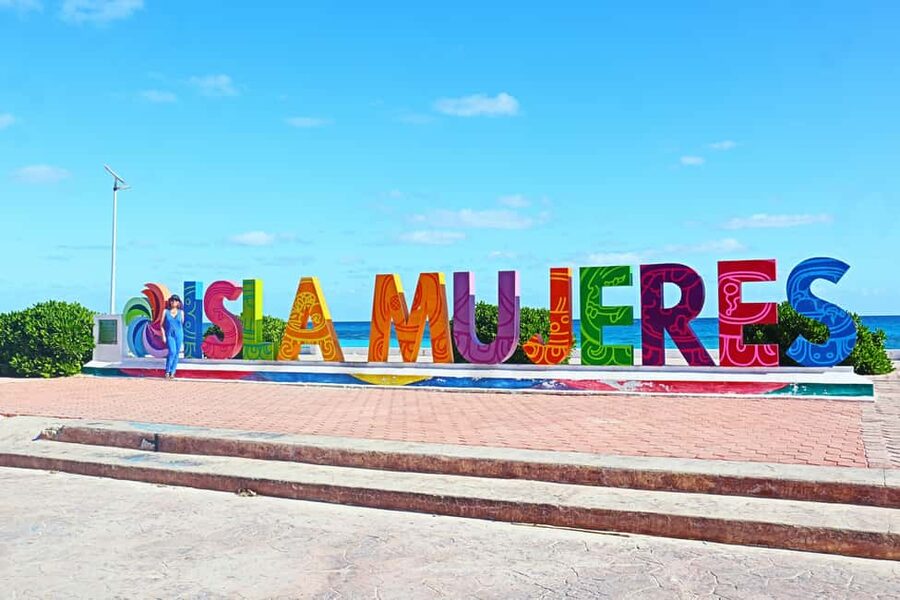 Isla Mujeres: Catamaran Ride with Open Bar, Snorkeling, and Lunch - FAQ
