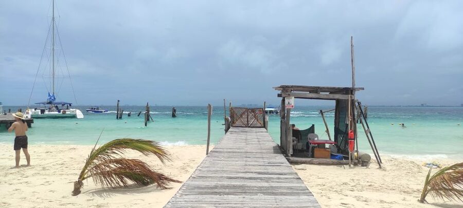Isla Mujeres: Catamaran with Open Bar, Snorkeling and Lunch - Practical packing advice for a long day