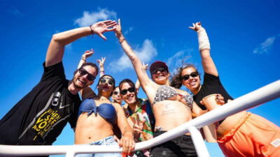 Isla Mujeres: Catamaran with Open Bar, Snorkeling and Lunch