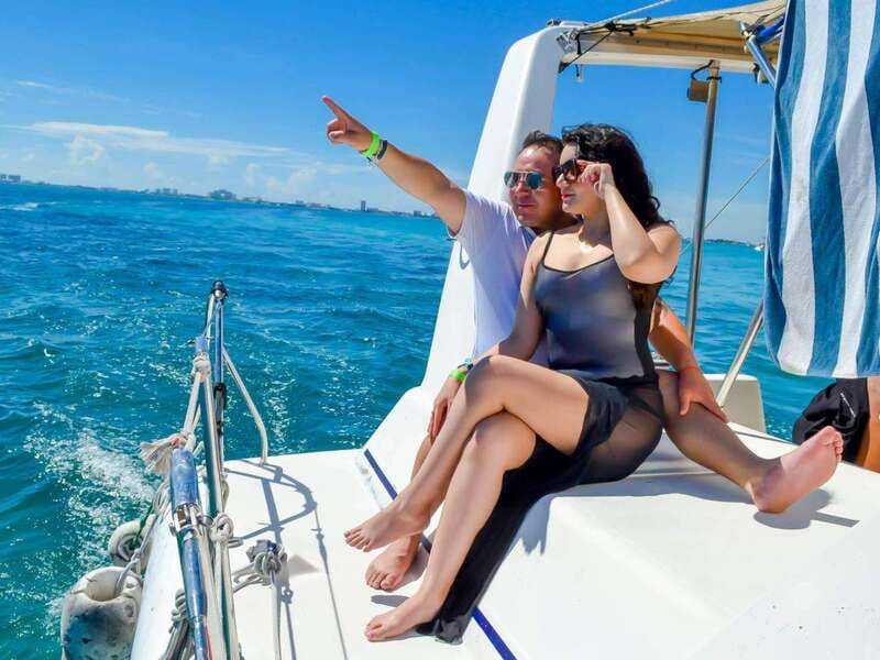 Isla Mujeres: Catamaran with Open Bar, Snorkeling and Lunch - The reef stop: pretty water, short swimming time