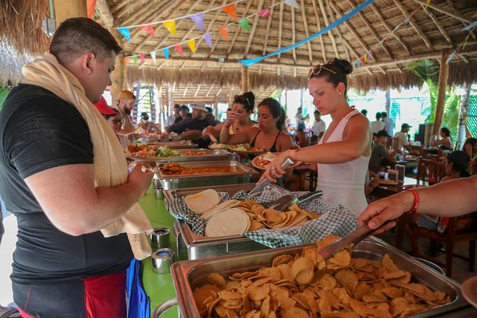 Isla Mujeres tour from Cancún (open bar, lunch ) - Group size, weather, and practical planning