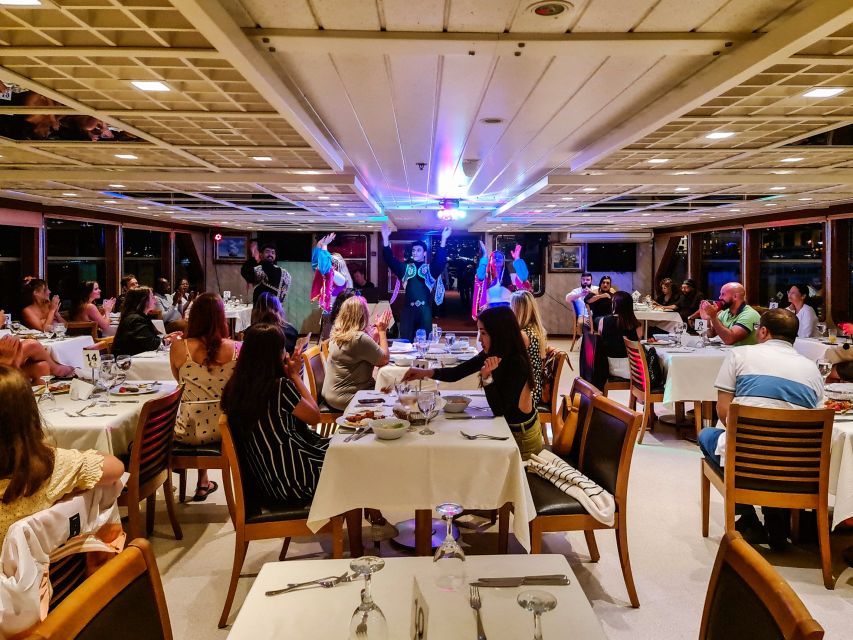 Istanbul: Bosphorus Dinner Cruise w/ Drinks & Entertainment - Service and the feel of the evening