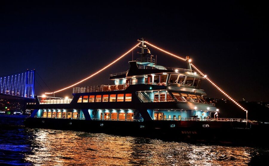 Istanbul: Bosphorus Dinner Cruise w/ Drinks & Entertainment - Why the Bosphorus works best after sunset