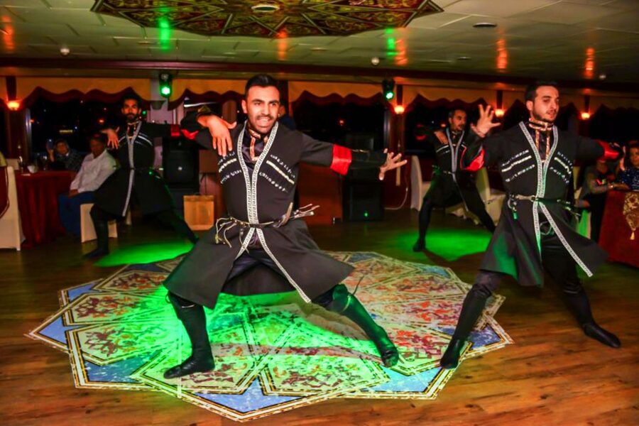Istanbul: Bosphorus Dinner Cruise w/ Drinks & Entertainment - Rumeli Fortress and Anatolian Castle