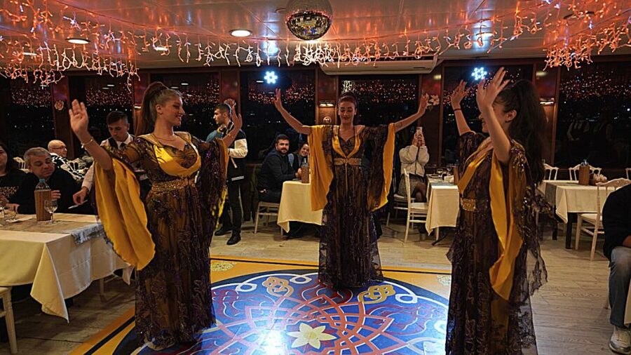 Istanbul: Bosphorus Dinner Cruise with Drinks & Turkish Show - The Turkish dance program