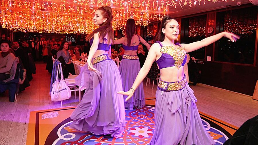 Istanbul: Bosphorus Dinner Cruise with Drinks & Turkish Show - Drinks, comfort, and table position