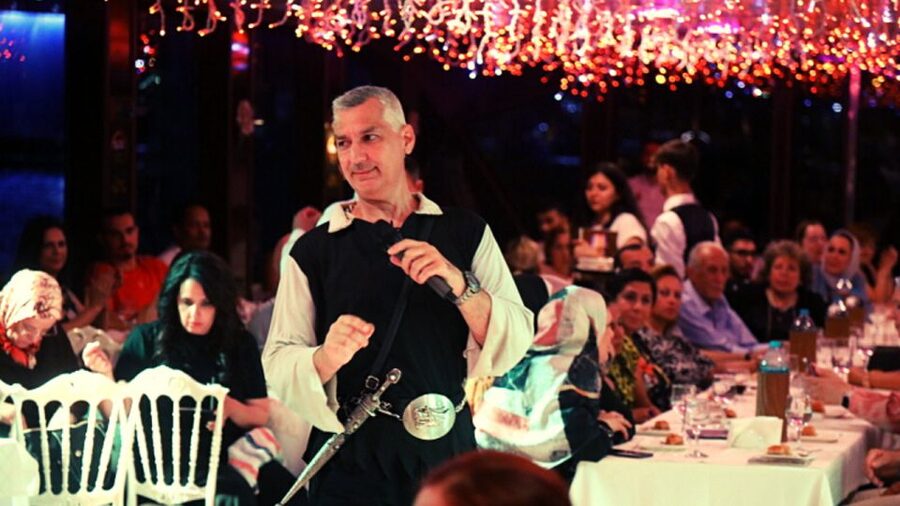 Istanbul: Bosphorus Dinner Cruise with Drinks & Turkish Show - Who should book this experience