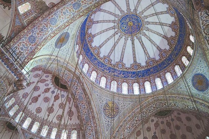 Istanbul Highlights: Guided Tour with Turkish Tea or Coffee - What the guide adds to the experience