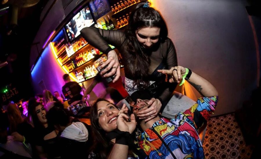 Istanbul: Party Pub Crawl with Party Bus - Hosts matter more than the club list