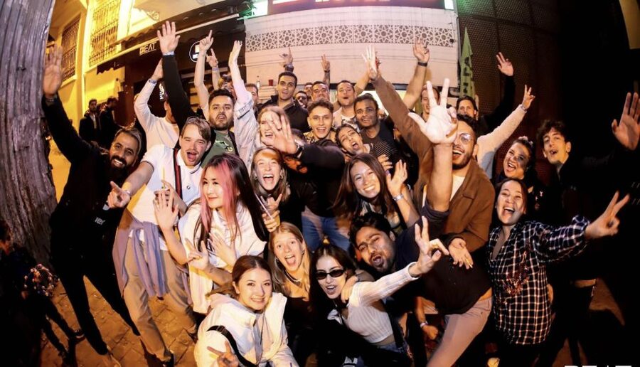 Istanbul: Party Pub Crawl with Party Bus - How to make the night go better