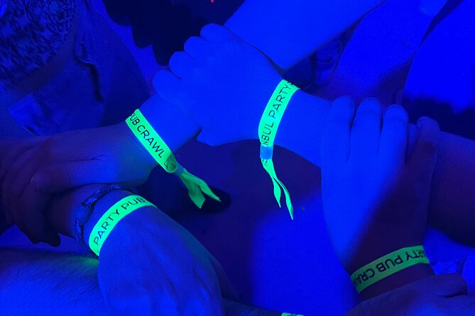 Istanbul Party Pub Crawl with Party Bus in Sultanahmet and Taksim - What the hosts add to the night