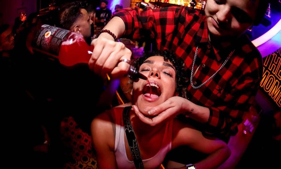 Istanbul: Rooftop Pub Crawl with Party Bus - How the seven-hour Istanbul night unfolds