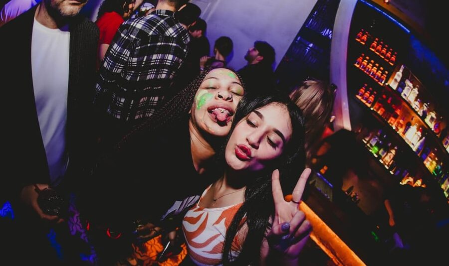 Istanbul: Rooftop Pub Crawl with Party Bus - What to bring, and how to avoid problems