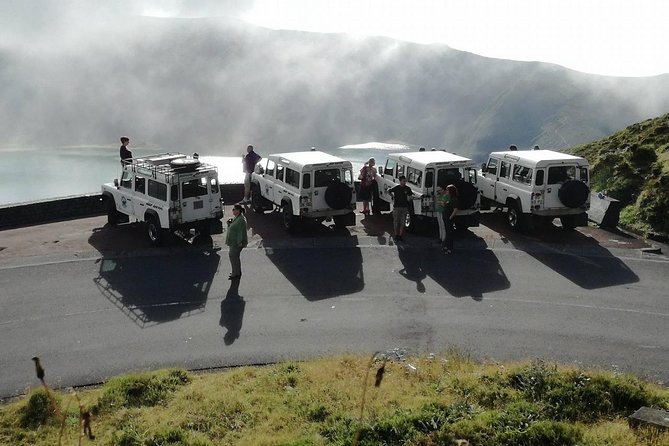 Jeep Tour Full Day Sete Cidades & Lagoa do Fogo with lunch and drinks included. - What the guides add to the day