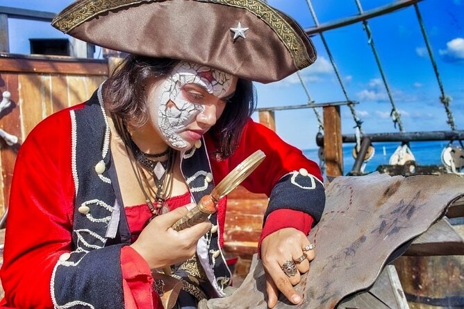 Jolly Roger Pirate Show and Dinner Cruise with Open Bar - Dinner with a deluxe open bar