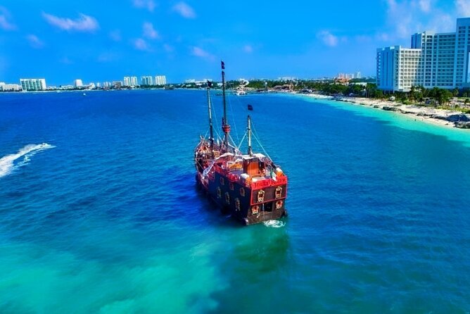 Jolly Roger Pirate Show and Dinner Cruise with Open Bar - The main pirate show and staged battles