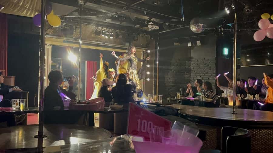 Kabukicho bar hopping & grab a bite tour - Hanazono Shrine, a quiet pause in the city
