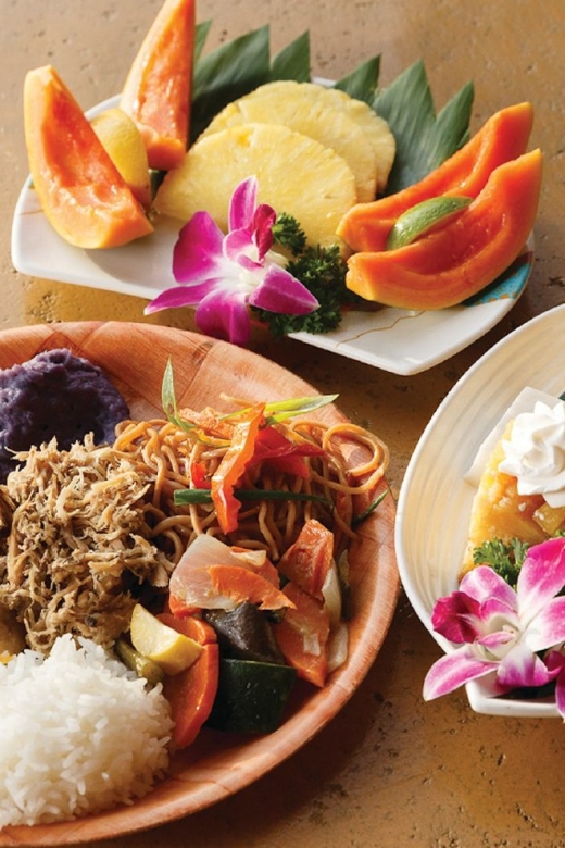 Kauai: Buffet Dinner with Open Bar and Luau Kalamaku Show - Seating, comfort, and what to expect on a busy evening