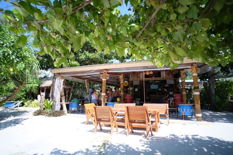 Koh Phi Phi: Captain Bob's Private Booze Cruise - Loh Samah Bay and Maya Bay
