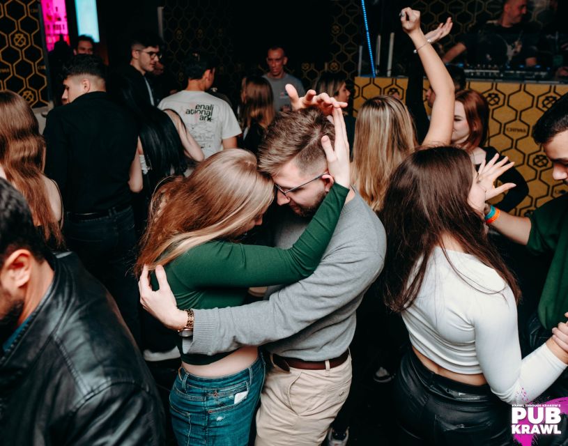 Krakow: Pub Crawl 1H Open Bar, VIP Entry & Welcome Shots - Drinking games and meeting people