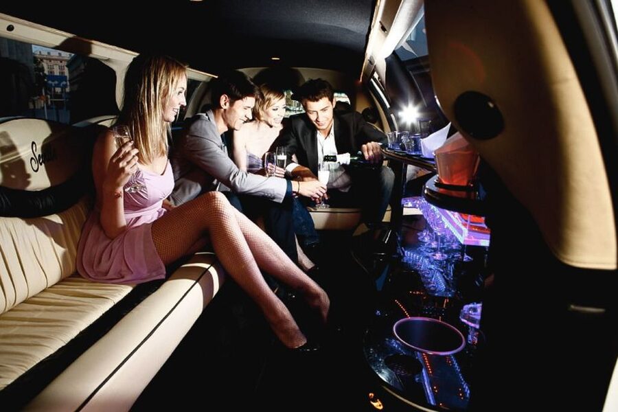 Kraków: VIP Limo Party Tour with Drinks & Club Entry - The short itinerary, step by step