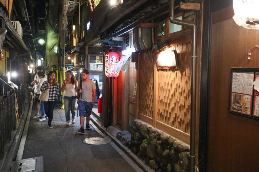 Kyoto : Bar Hopping Tour in Pontocho Alley at Night - Booking details worth knowing