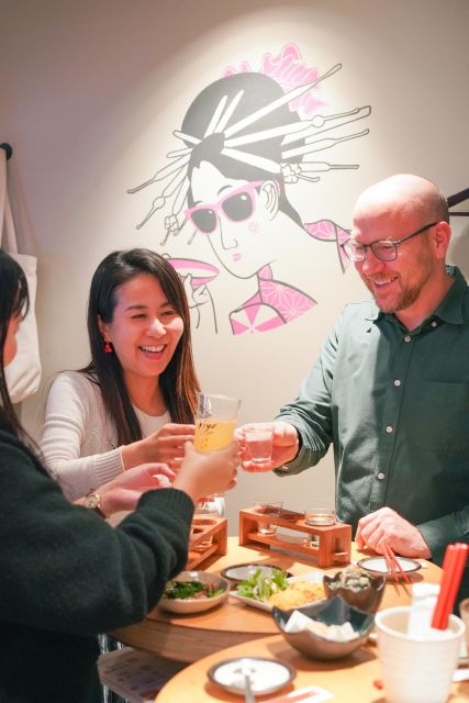 Kyoto : Bar Hopping Tour in Pontocho Alley at Night - A first walk through lantern-lit Pontocho