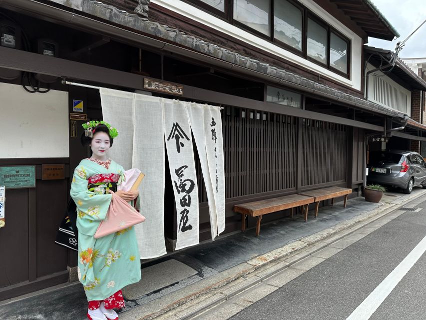 Kyoto: Maiko Happy Hour at a Historic Machiya - Photos with a maiko