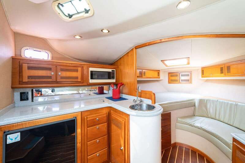 La Crucecita: Private Yacht Cruise in Huatulco with Drinks - Families and passengers with limited mobility