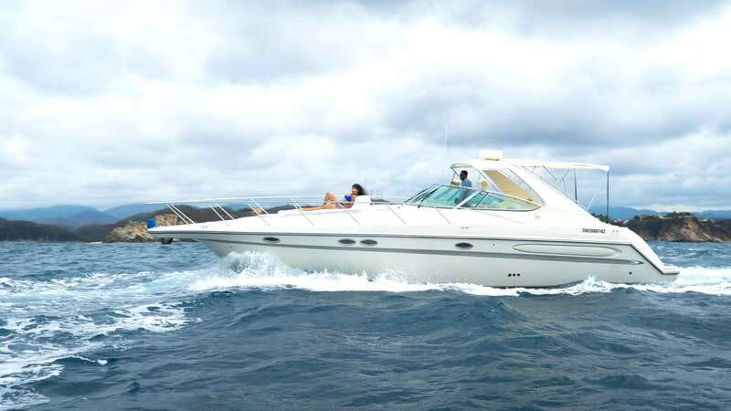 La Crucecita: Private Yacht Cruise in Huatulco with Drinks - From La Crucecita to the Huatulco marina