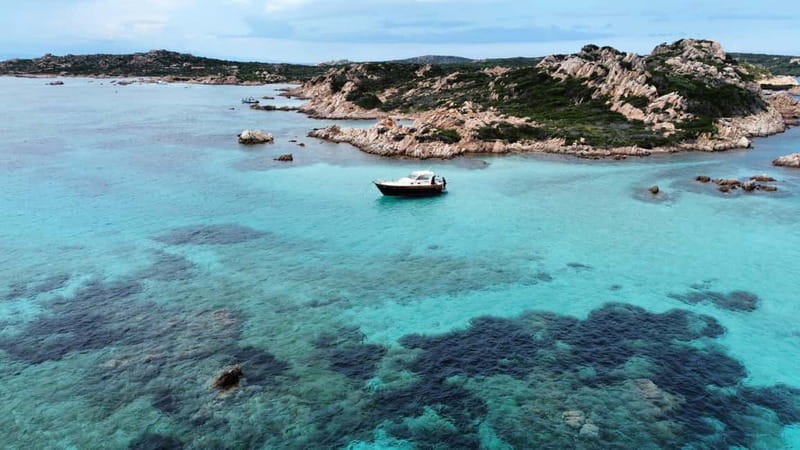 La Maddalena Archipelago: private all inclusive boat tour - A private boat day through La Maddalena’s blue water