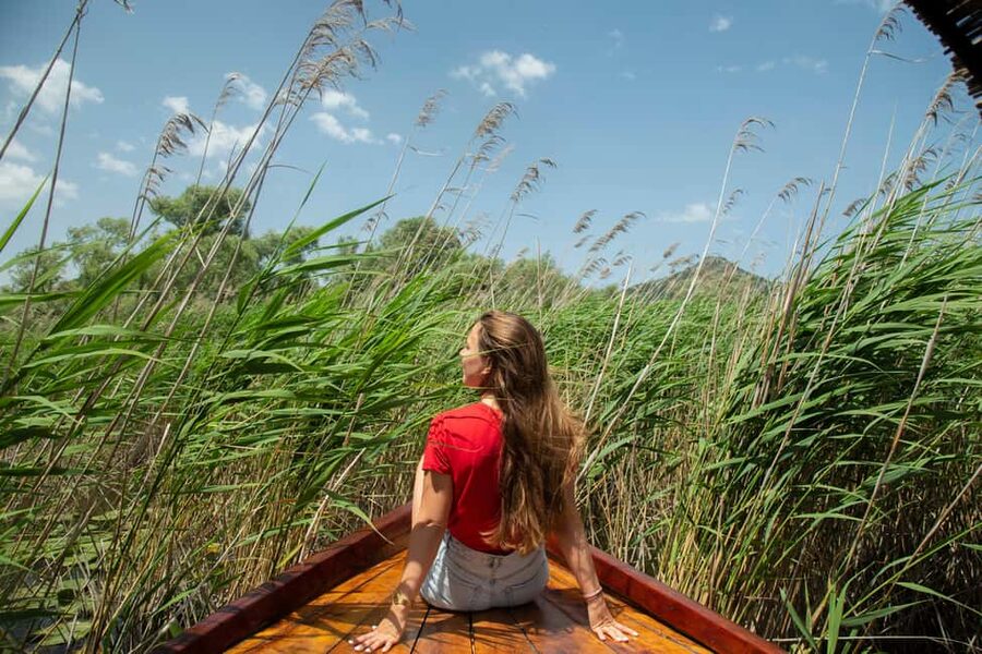 Lake Skadar: Guided Nature Cruise with Drinks - Through the canals toward Fort Lesendro