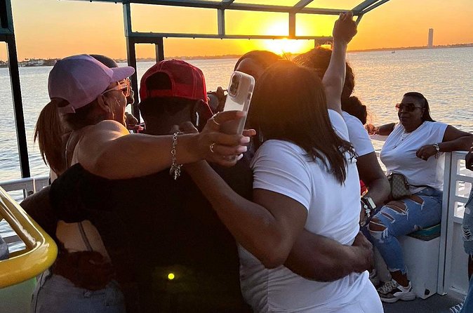 Lake Travis Party Boat and Swimming - The atmosphere: music, snacks, and an easygoing crew