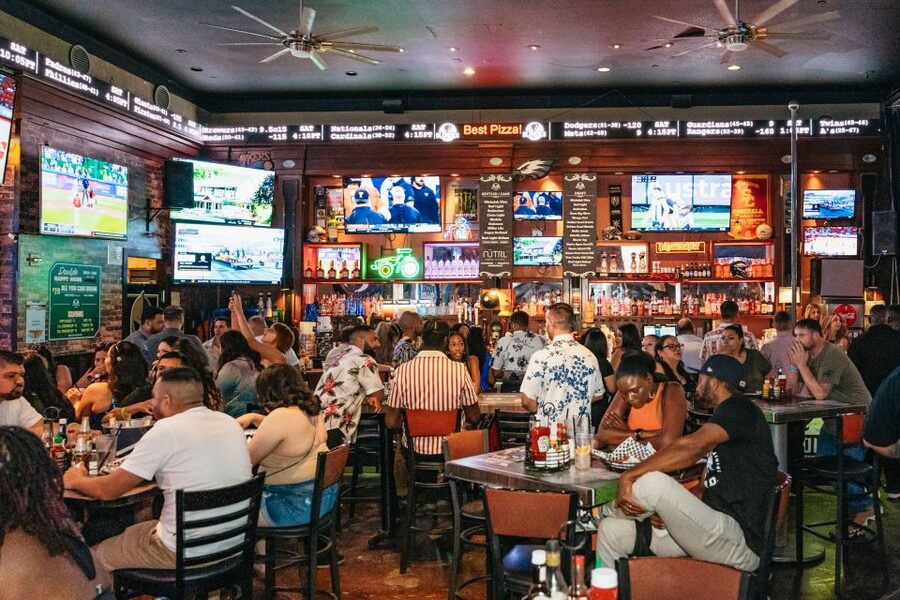 Las Vegas: Club Crawl and Party Bus with Free Drinks - Who Will Get the Most From This Night