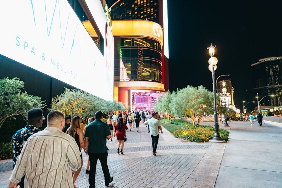 Las Vegas: Club Crawl and Party Bus with Free Drinks - Stops Three and Four: The Main Club Finish