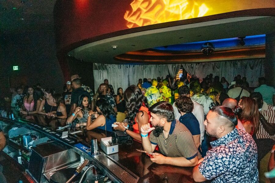 Las Vegas: Club Crawl and Party Bus with Free Drinks - Staying With the Group Matters