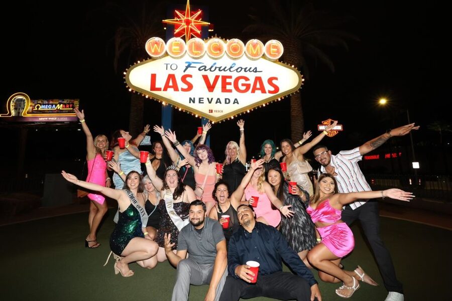 Las Vegas: Club Crawl by Party Bus w/ Free Drinks - What happens at the clubs