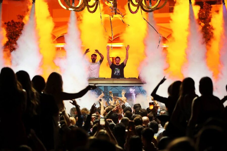 Las Vegas: Club Crawl by Party Bus w/ Free Drinks - The party bus is the heart of the night