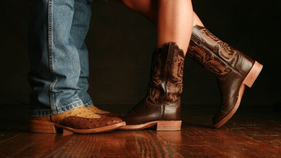 Las Vegas: Country Bar Crawl by Party Bus w/ Mixed Drinks - What the party bus adds
