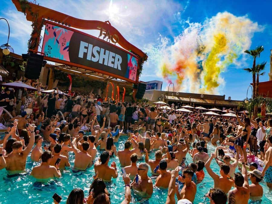 Las Vegas: Famous Pool Party Tour with Party Bus & Drinks - How the timing affects your day