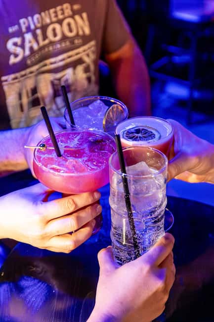 Las Vegas: Fremont Cocktail Crawl & Guided Walking Tour - What the strongest guide feedback tells you