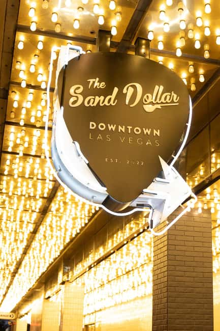 Las Vegas: Fremont Cocktail Crawl & Guided Walking Tour - How the walking and group size affect the experience