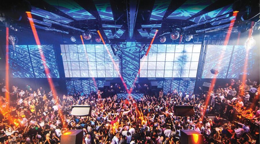 Las Vegas: Nightclub and Bar Crawl with Party Bus and Drinks - Dress for the door, not just the bus