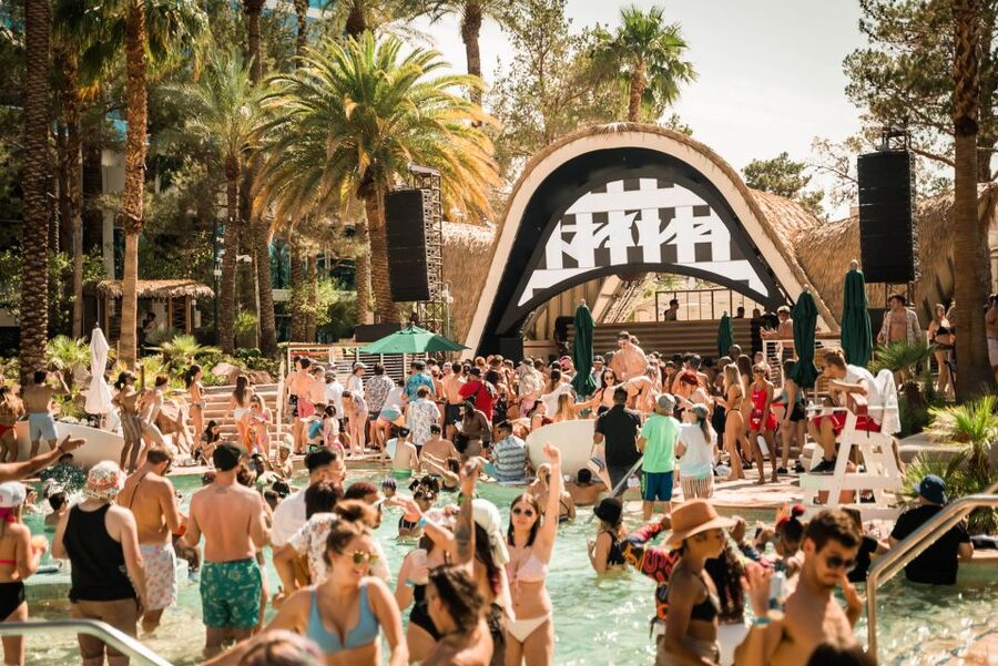Las Vegas: Party Bus Day Club Tour with Drinks & Club Entry - The host can make or break the afternoon