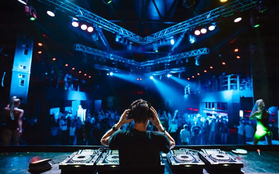 Las Vegas: Party Bus Nightclub Crawl - A six-hour club night with a built-in party route