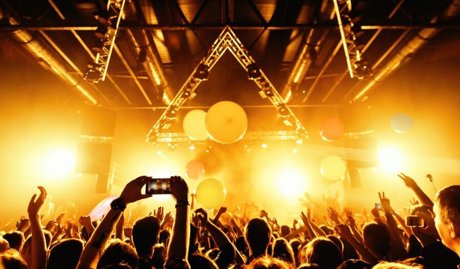 Las Vegas: Party Bus Nightclub Crawl - Drink specials versus the party-bus open bar