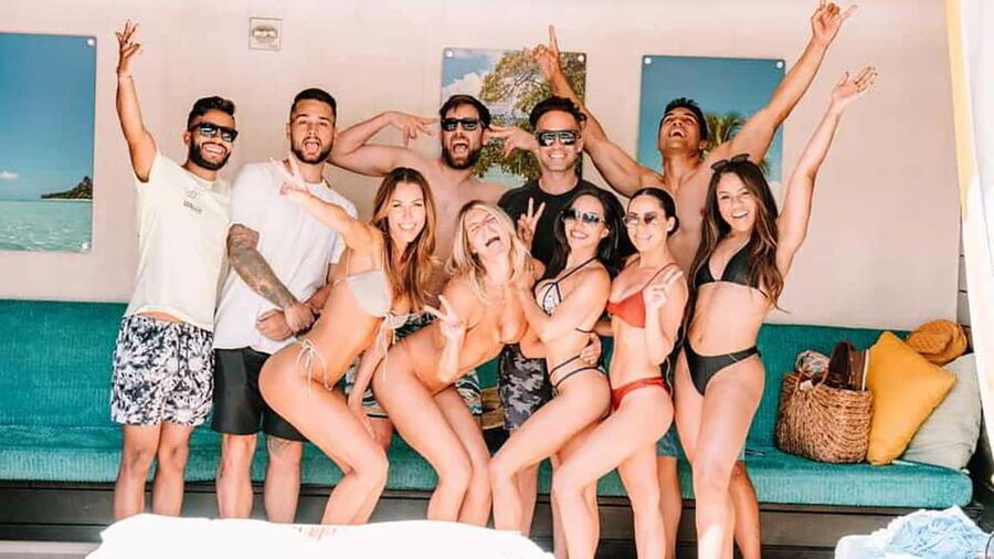 Las Vegas : Pool Crawl w/ Party Bus, Open Bar & VIP Entry - Who will enjoy this most